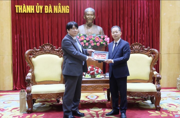 chao tam biet tong lanh su nhat ban 1