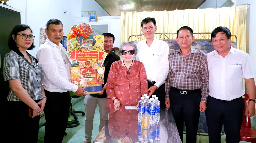 chuc mung 95 nam ngay dang bo thanh pho 25