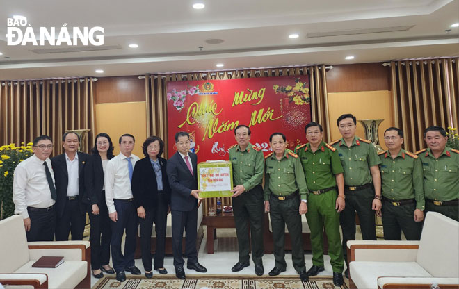 chuc tet cong an thanh pho