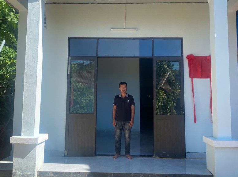 cong an ban giao nha moi cho xa vung cao 1