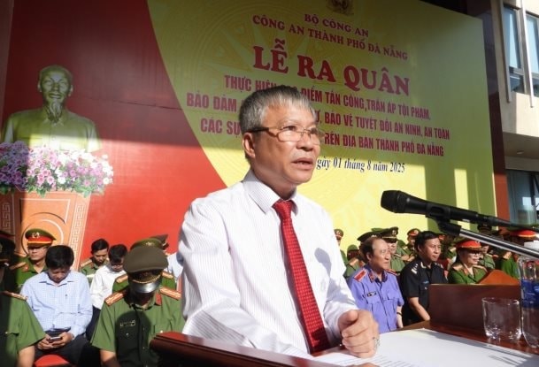 cong an ra quan 8 2025