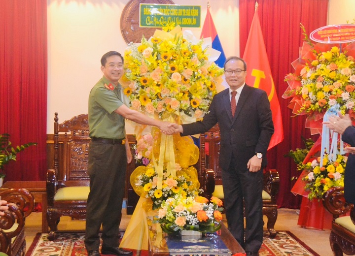 cong an tp chuc mung tong lanh su lao