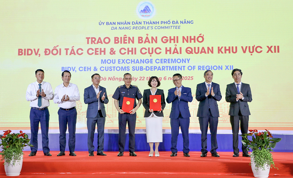 cong bo khu thuong mai tu do 6