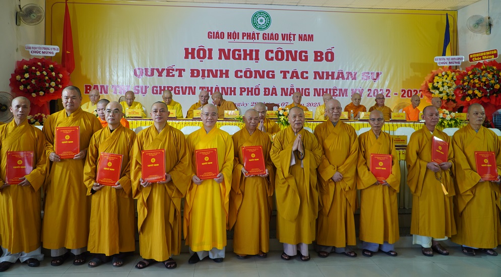 cong bo nhan su phat giao 1