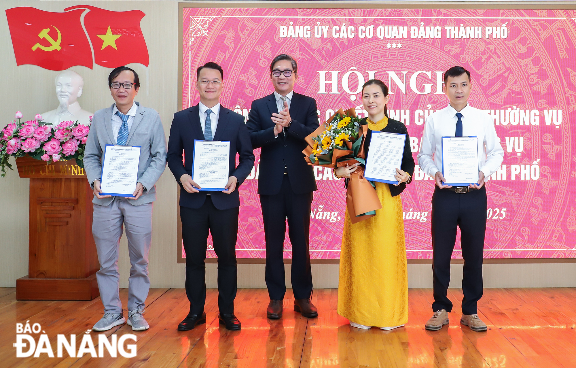 cong bo quyet dinh dang uy thanh pho 140225 2