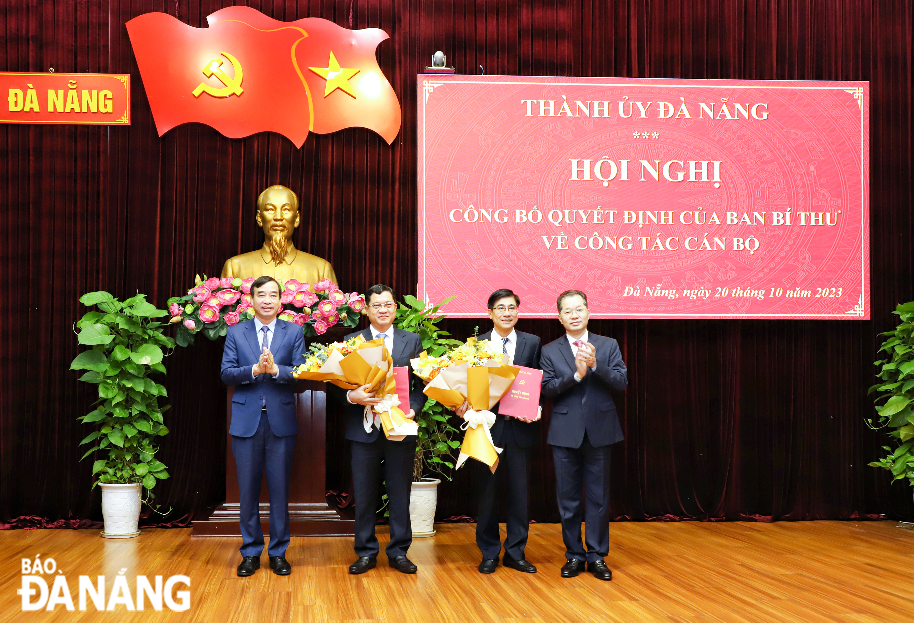 cong bo quyet dinh ve cong tac can bo 2010 1