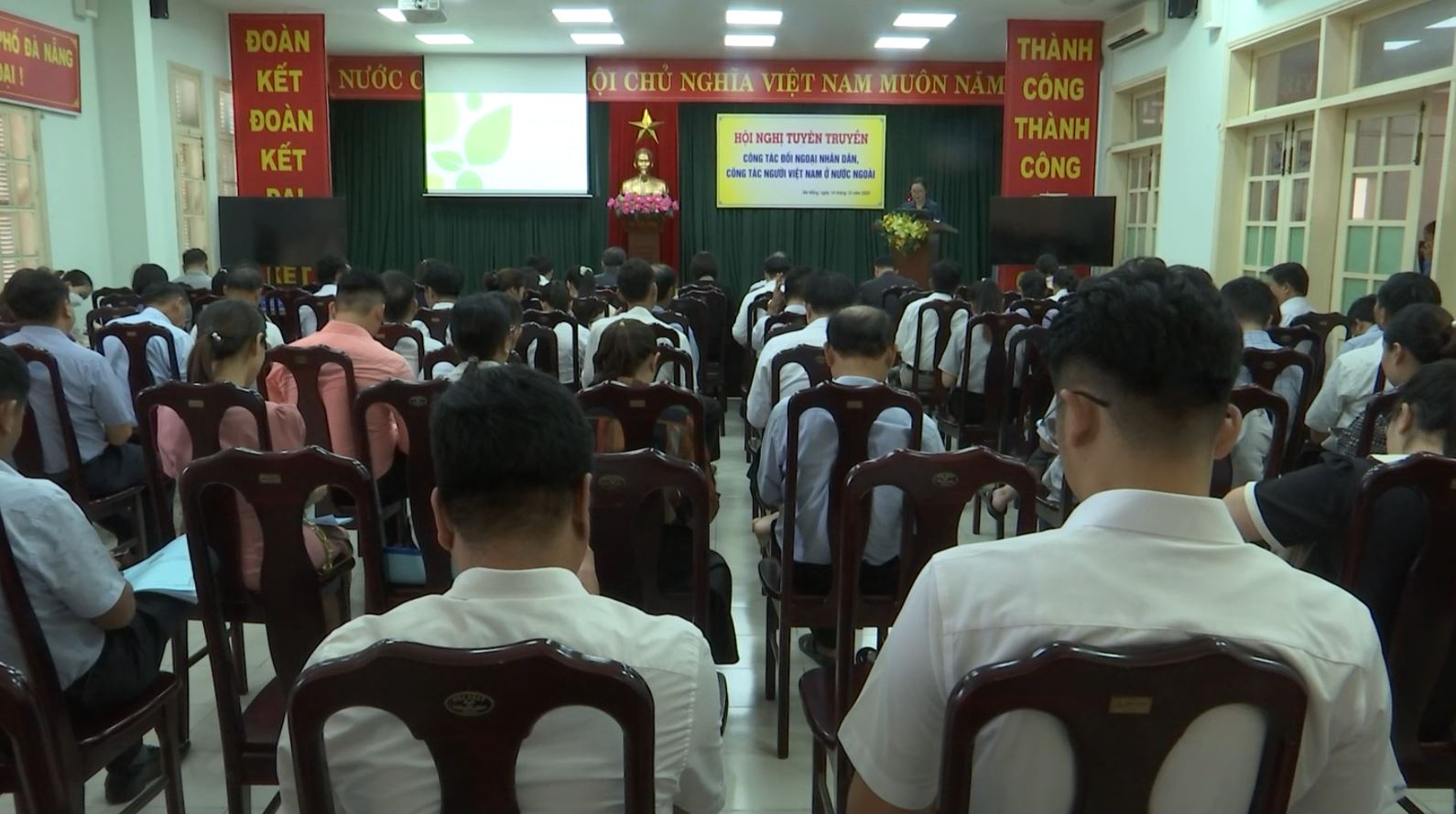cong tac doi ngoai cho nguoi viet o nuoc ngoai