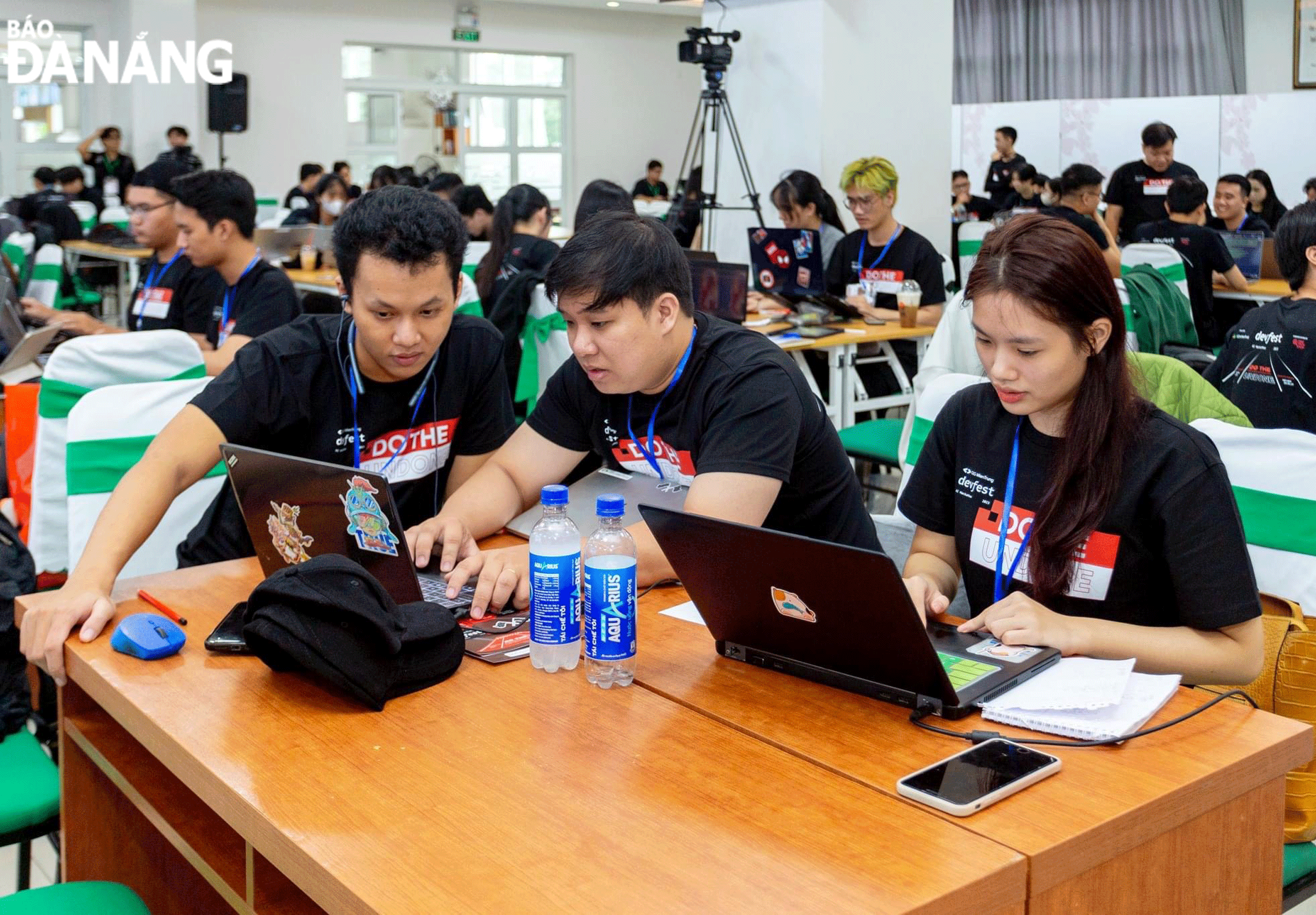 cu e1 bb 99c thi ai hackathon