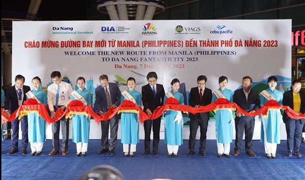 cut ribbon to launch manila da nang route