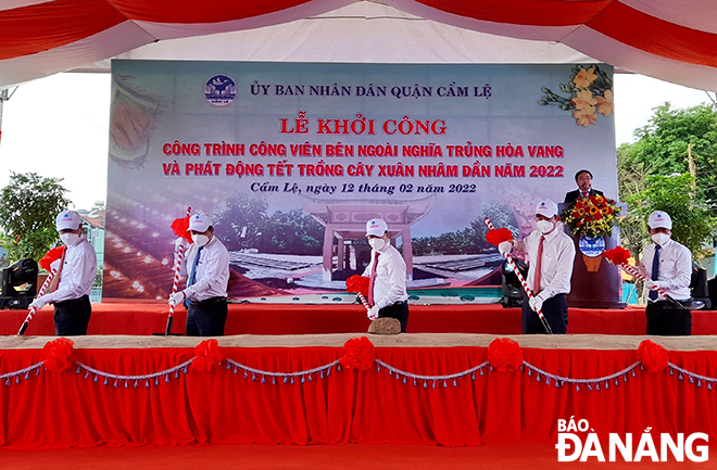 da nang leaders attend the groundbreaking ceremony