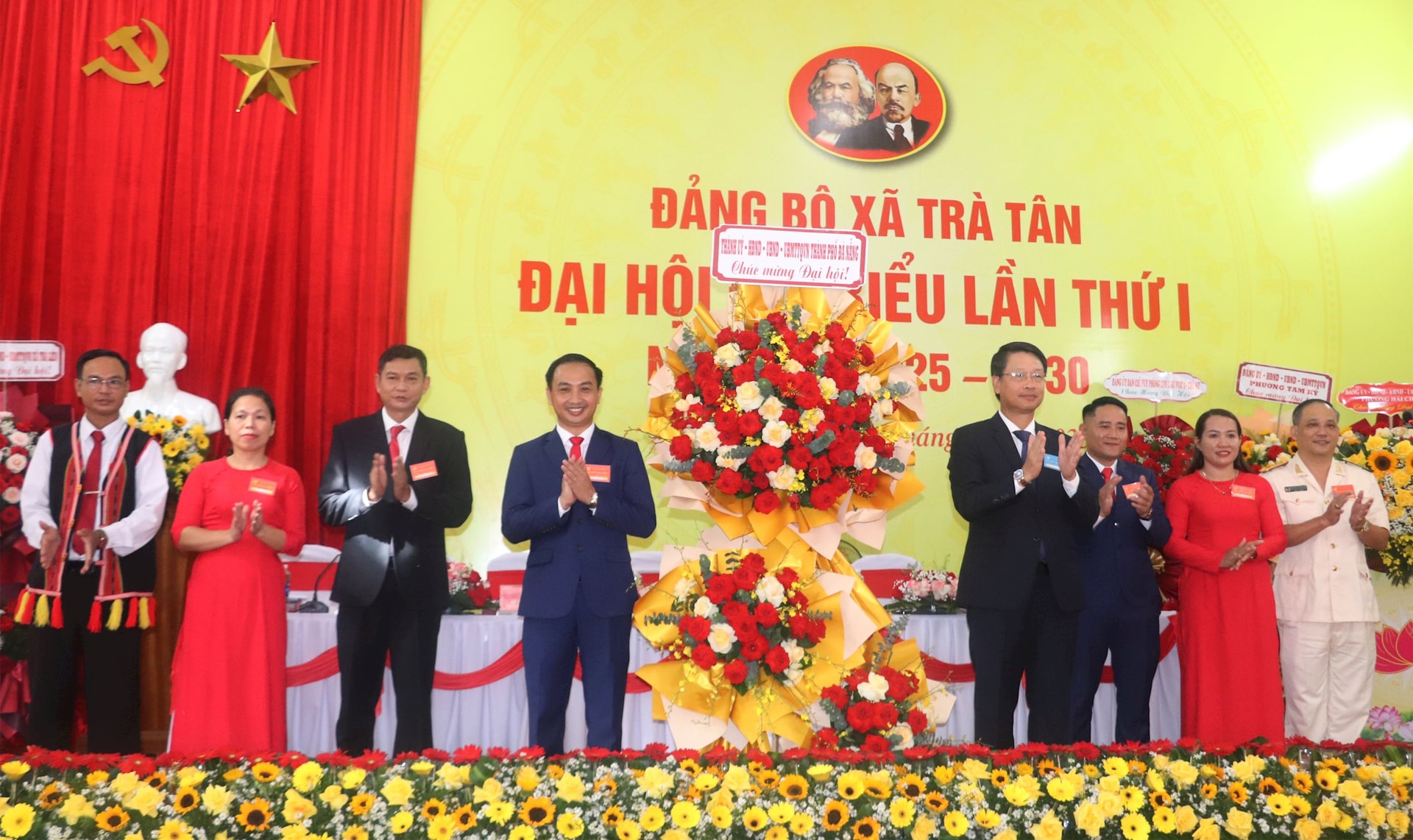 dai hoi tra tan 1