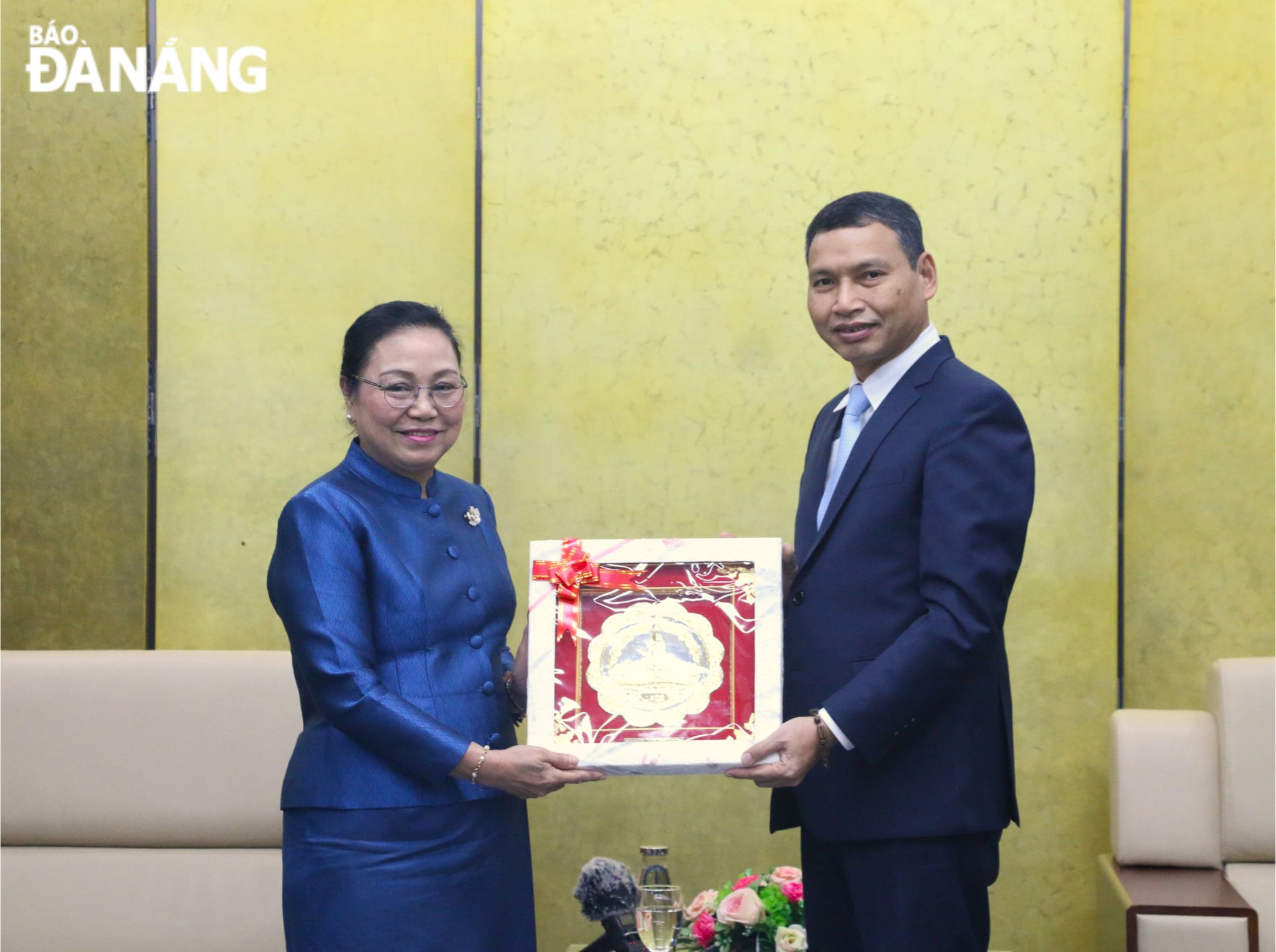 dai su dac menh toan quyen lao