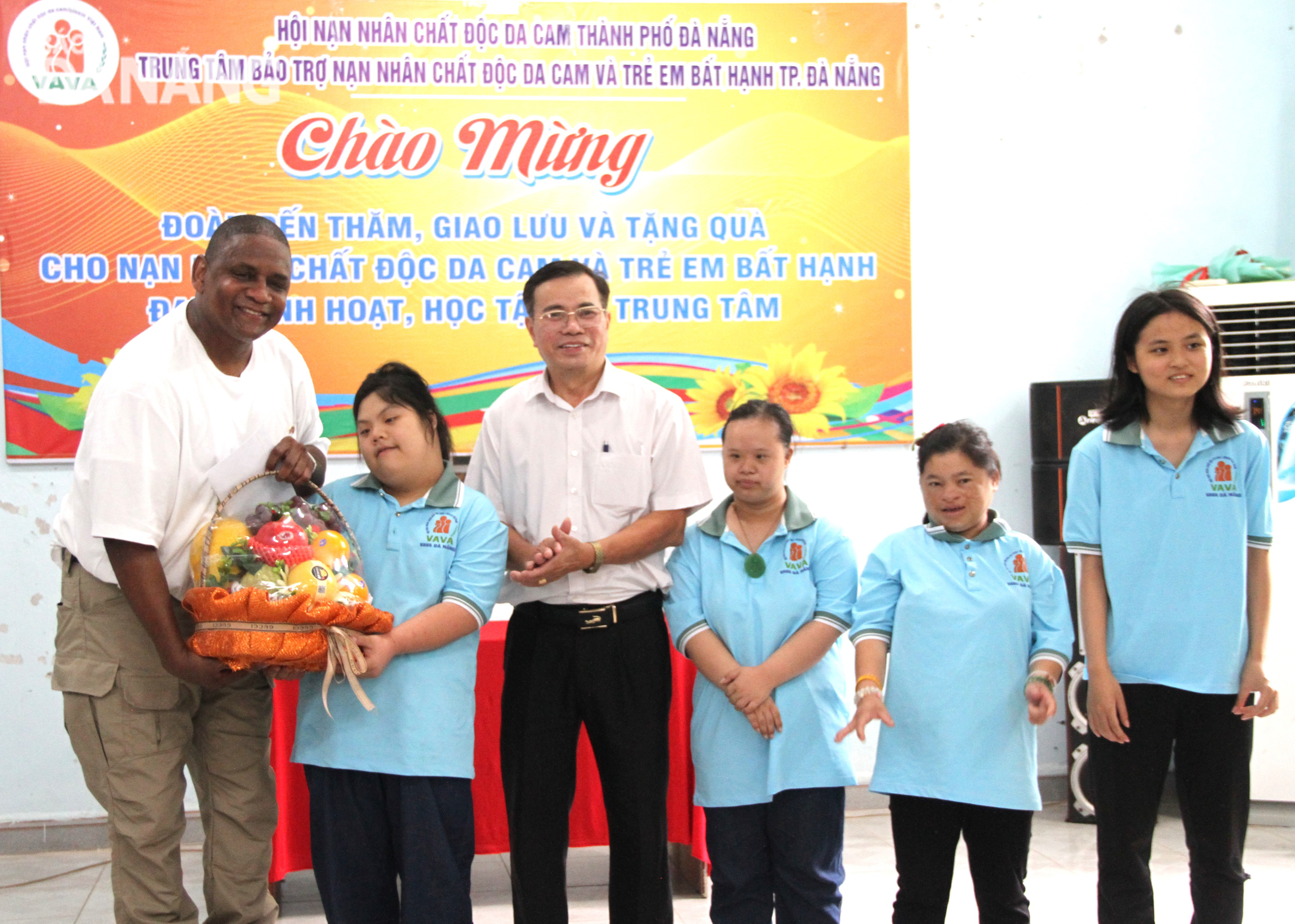 dai su my tham trung tam nan nhan chat doc da cam so 3