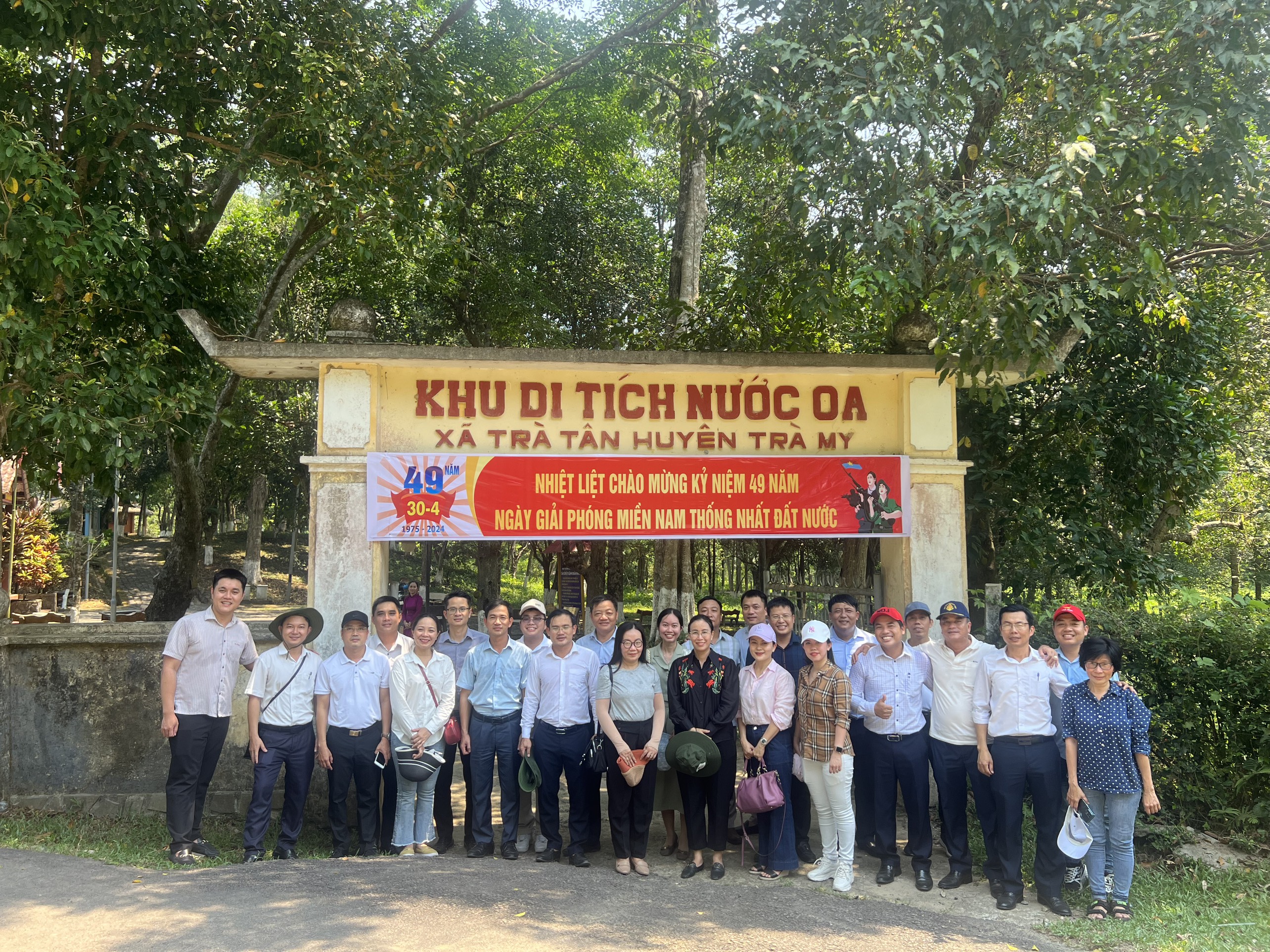 dang huong khu di tich nuoc oa 1