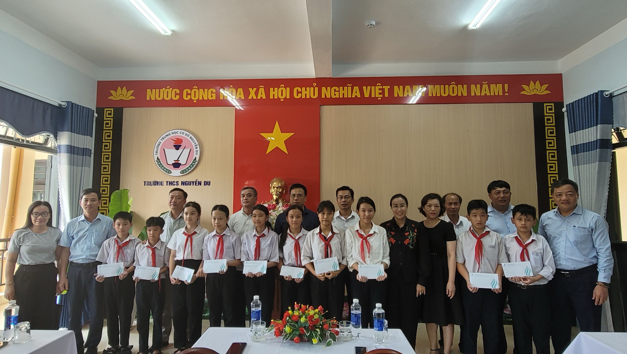 dang huong khu di tich nuoc oa 4