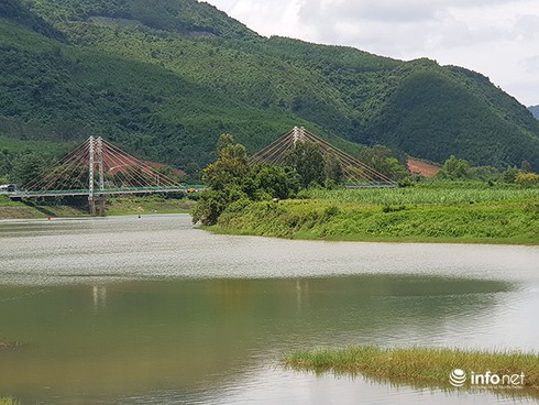 dat nong nghiep ven song cu de