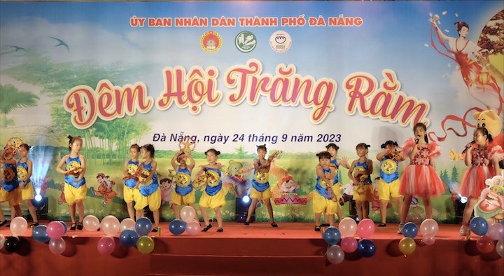 dem hoi trang ram 2023 2