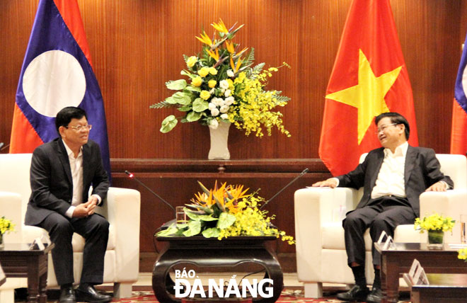 deputy secretary tri 28left 29 and lao prime minister thongloun sisoulith