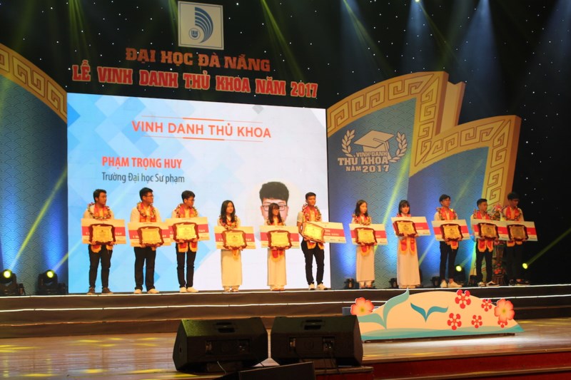 dhdn vinh danh tan thu khoa 2 ukkh