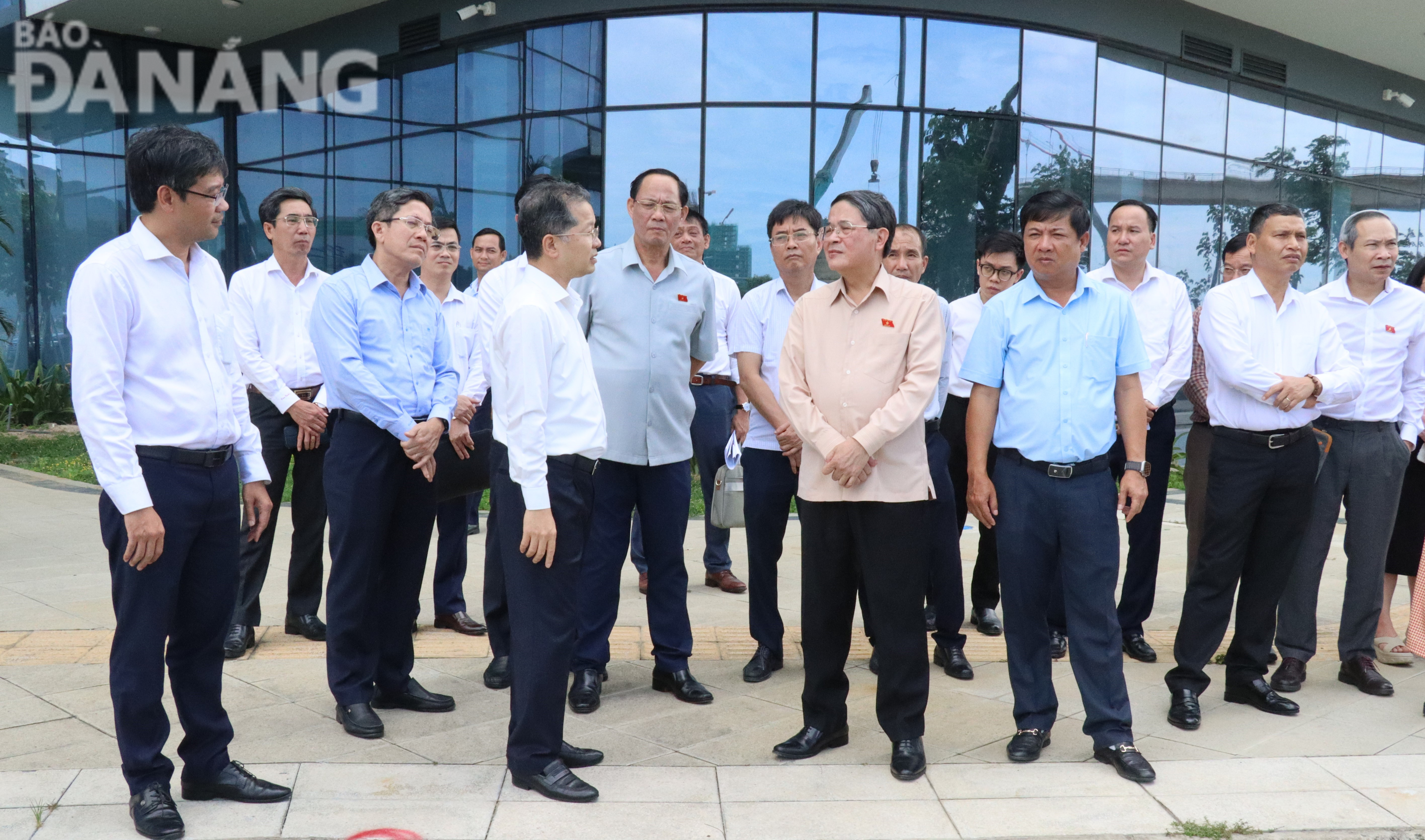 doan cong tac quoc hoi ve trung tam tai chinh 6