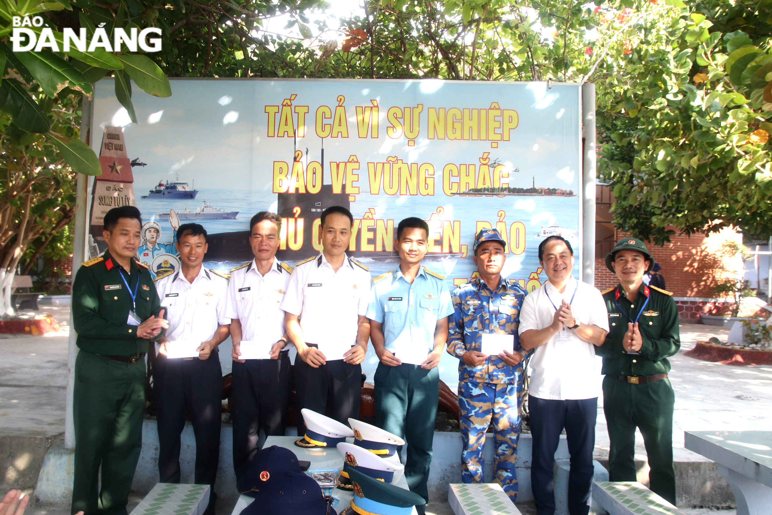 doan cong tac so 8 tham truong sa 12