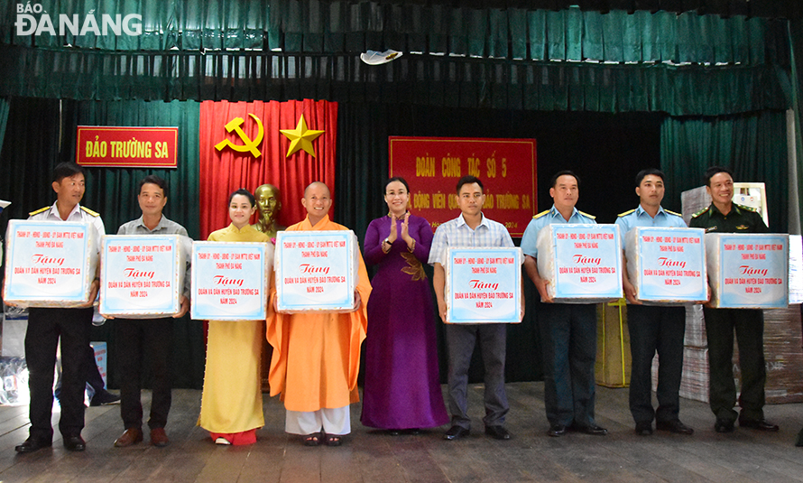 doan dn tham quan dao truong sa 1