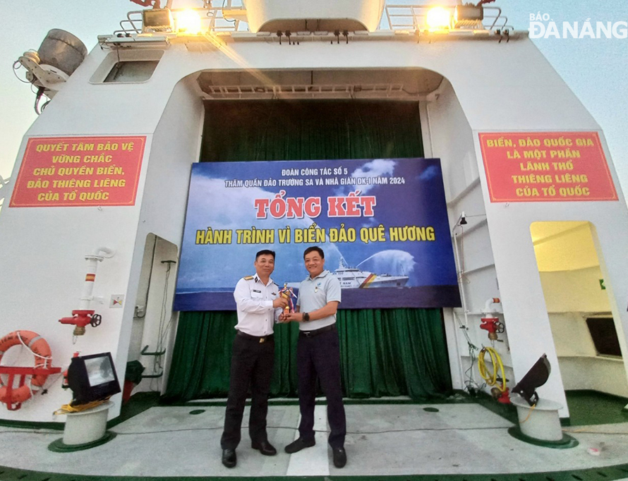 doan dn tham quan dao truong sa 3