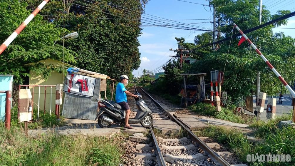 dong duong ngang trai phep 1