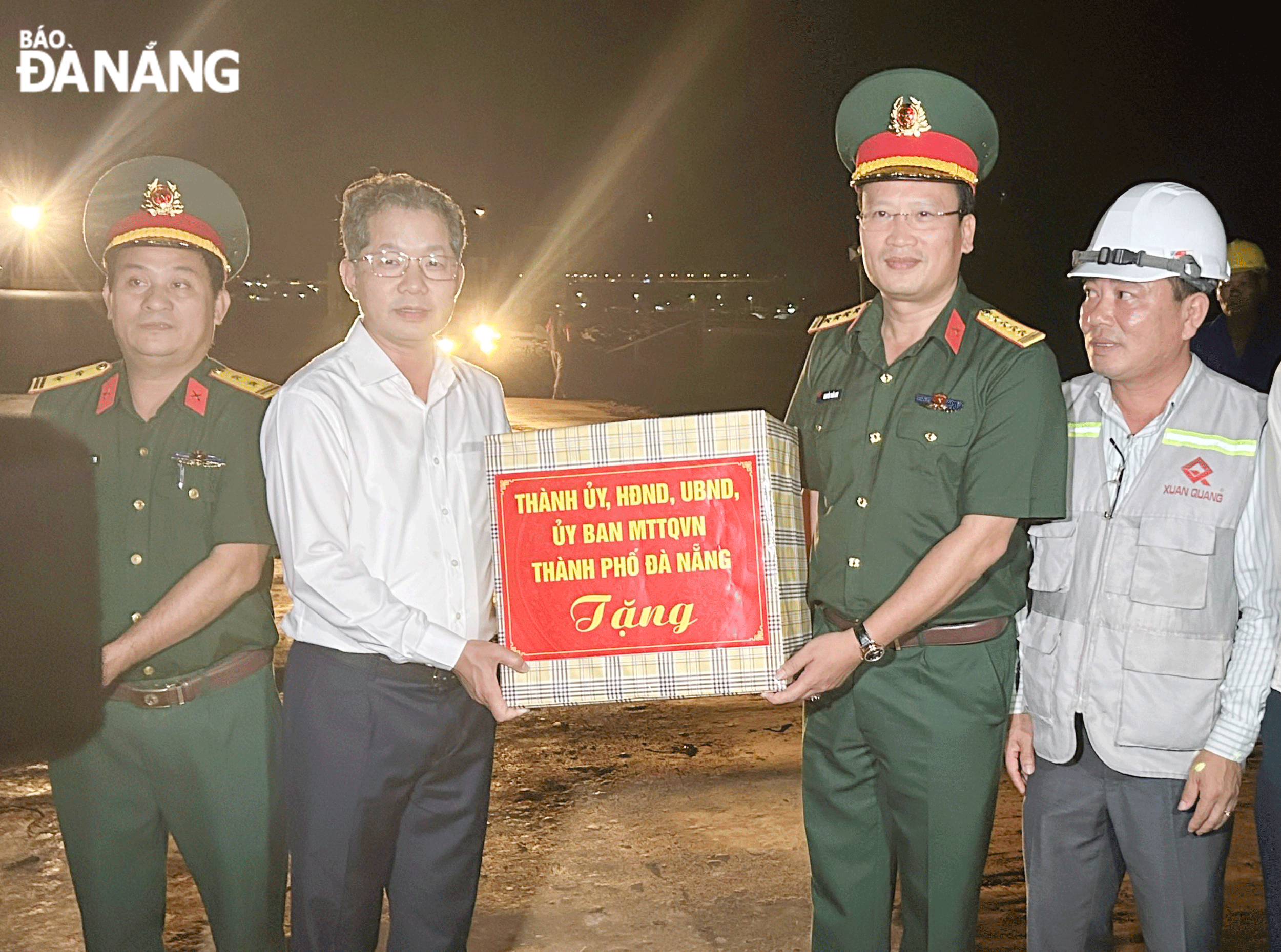 dong vien cong nhan cang lien chieu