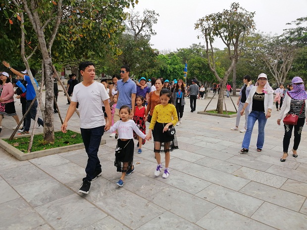 du khach tai chua linh ung