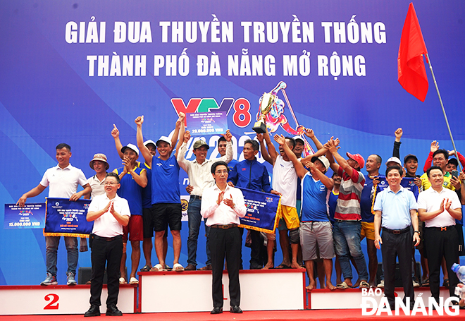 dua thuyen 2023 8