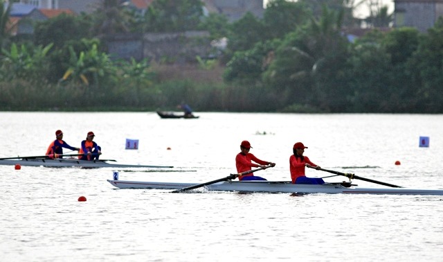 dua thuyen