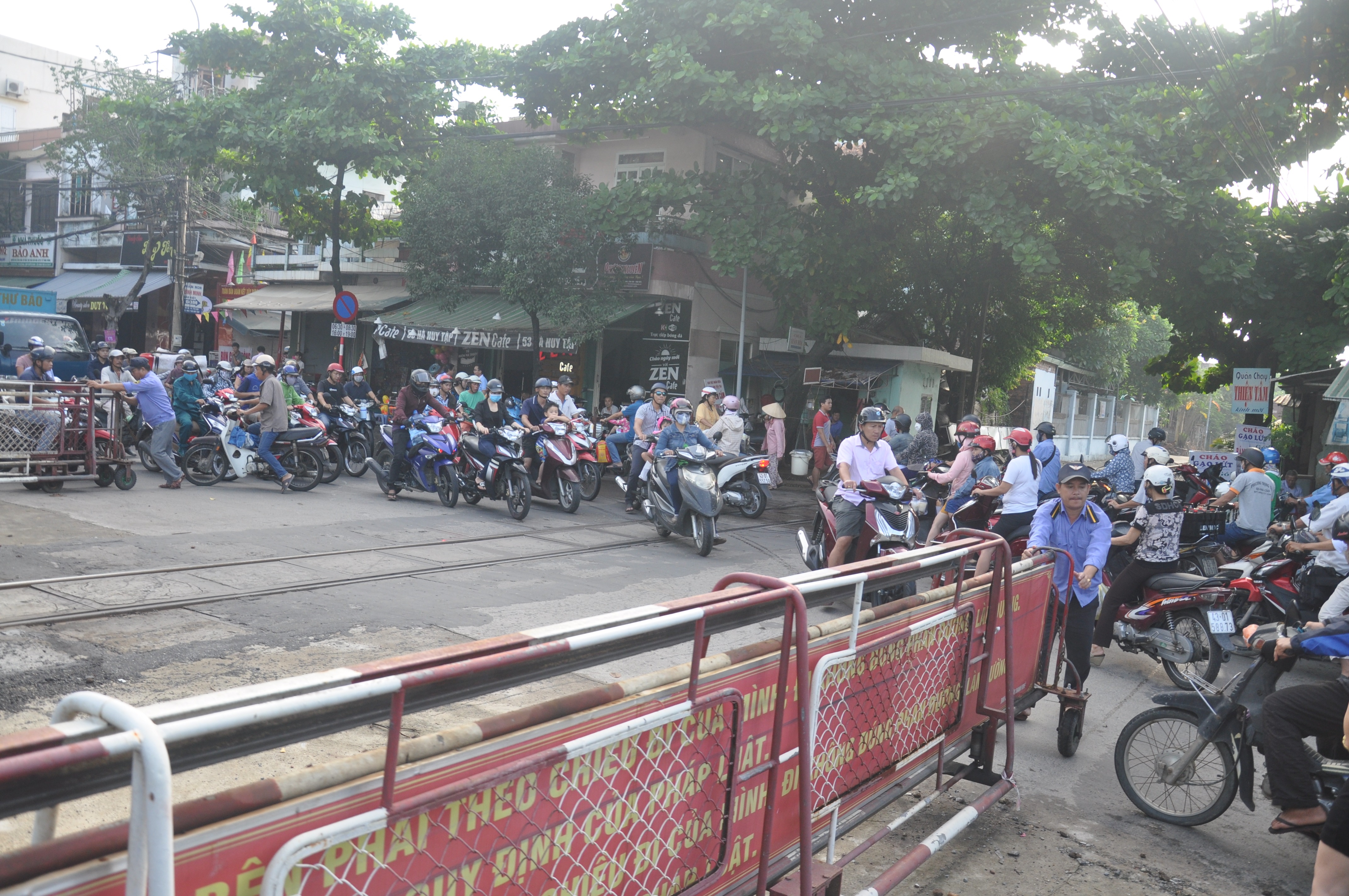 duong ngang qua duong sat