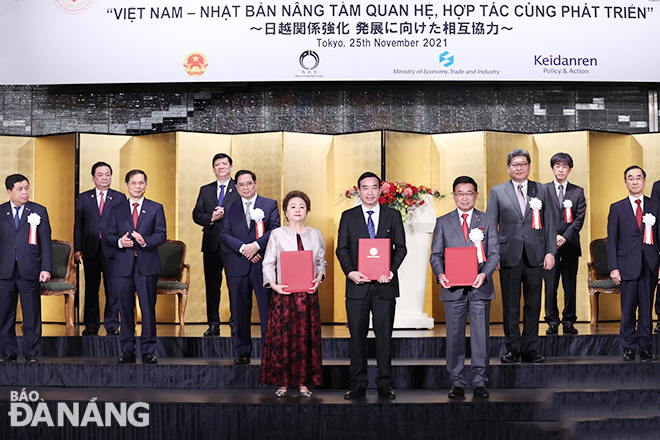 exchanging of signed business agreements