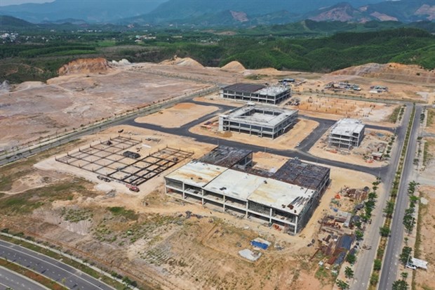 factories are developing at the da nang it park