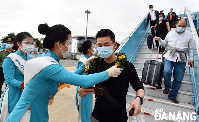 foreign tourists arrived at the da nang international airport in november 2021