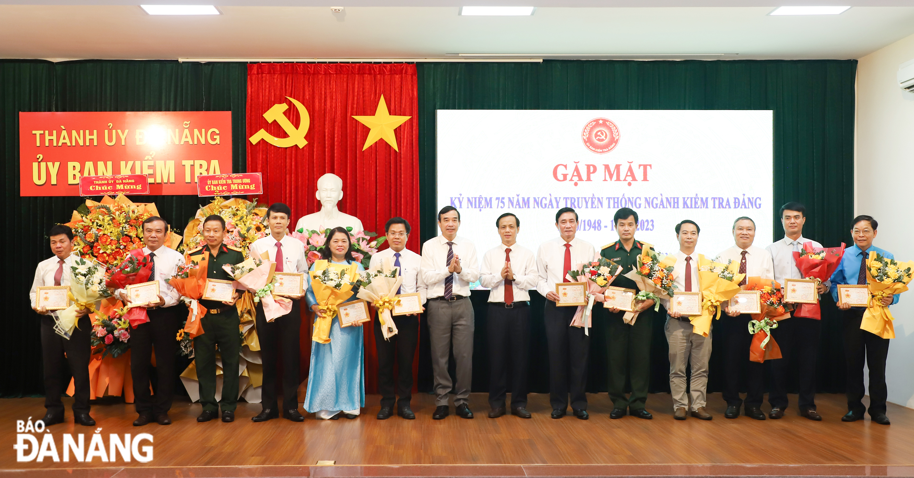 gap mat 75 nam ngay truyen thong kiem tra dang 1