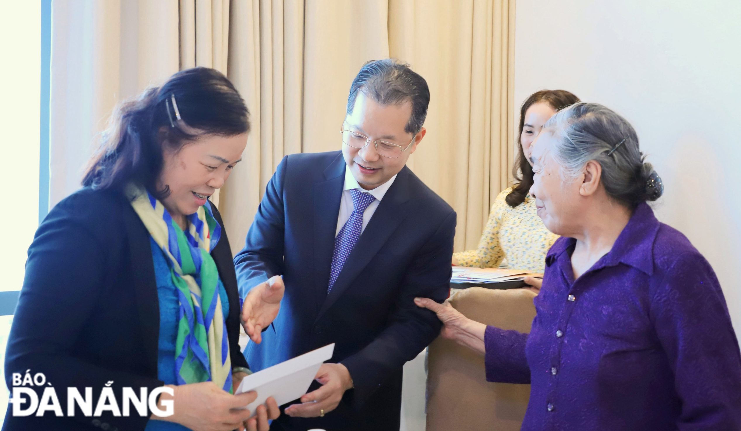 gap mat can bo huu tri cao cap 2023 1