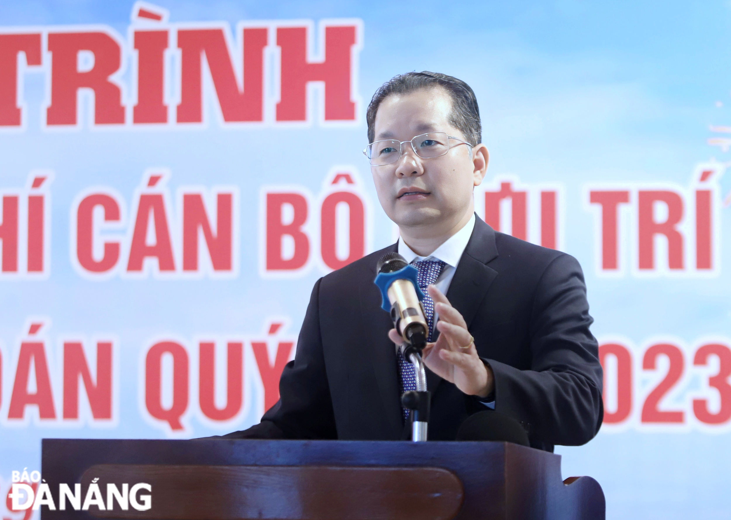 gap mat can bo huu tri cao cap 2023