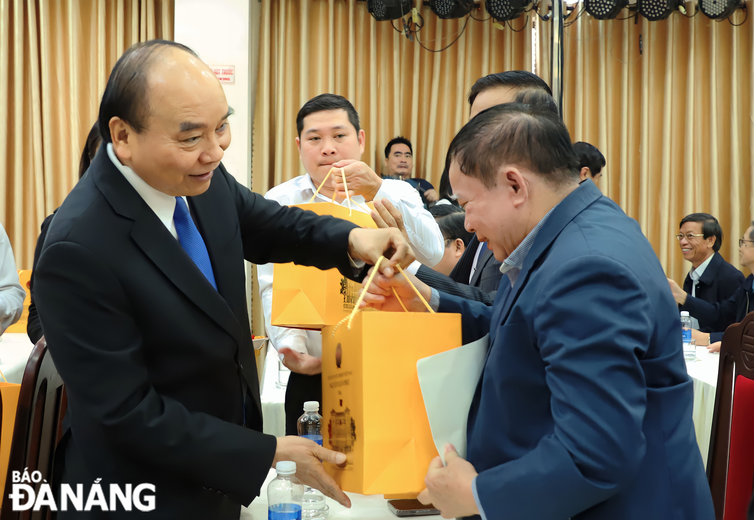 gap mat can bo huu tri cao cap khu vuc mien trung 1