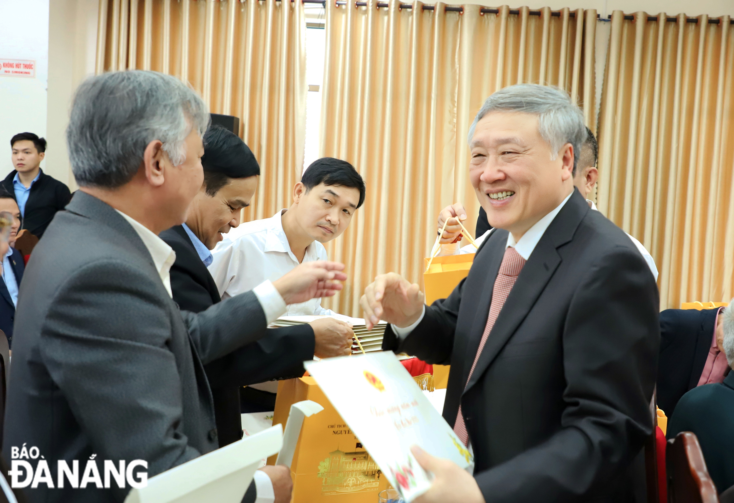 gap mat can bo huu tri cao cap khu vuc mien trung 3