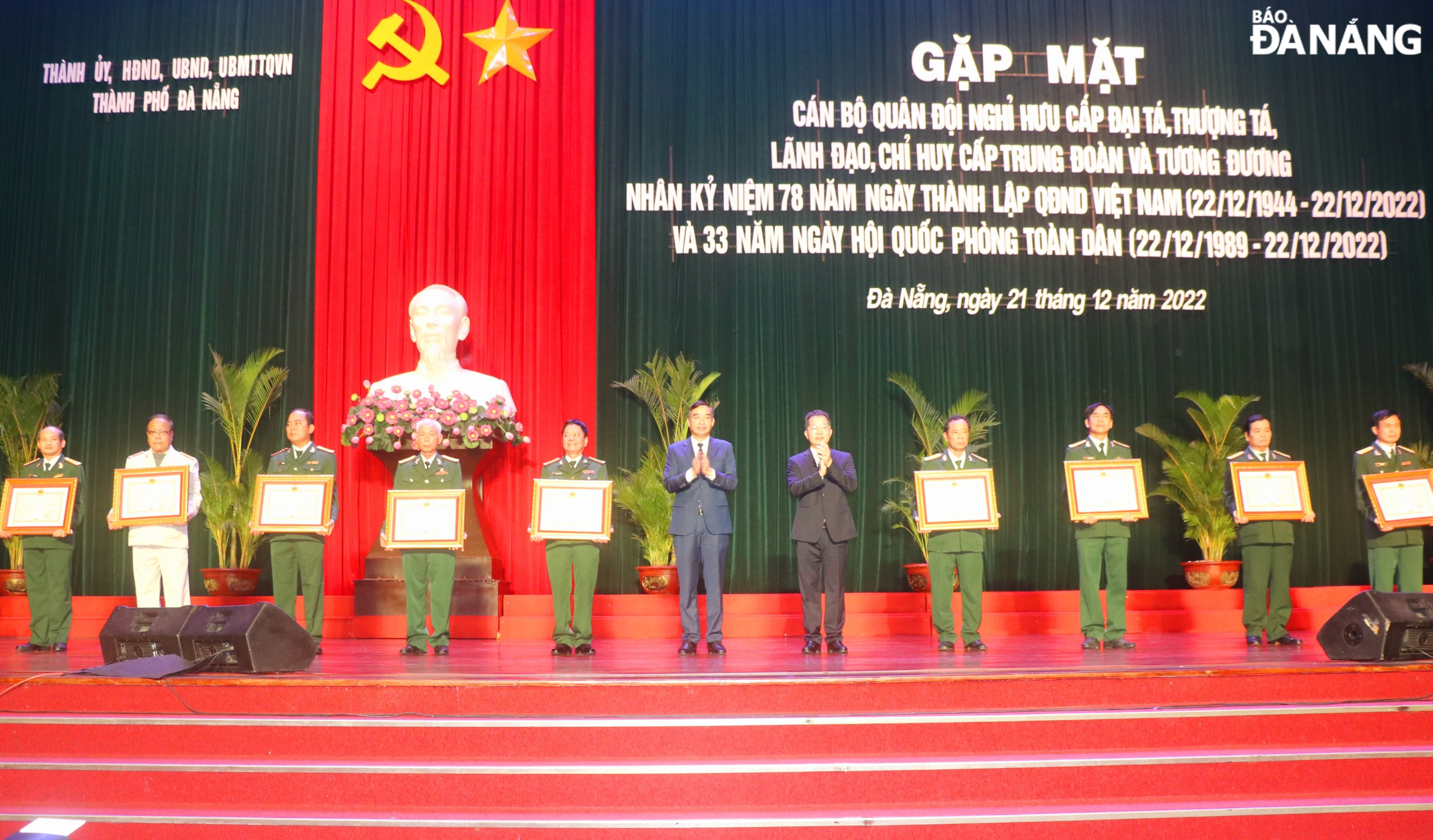 gap mat can bo quan doi nghi huu 1