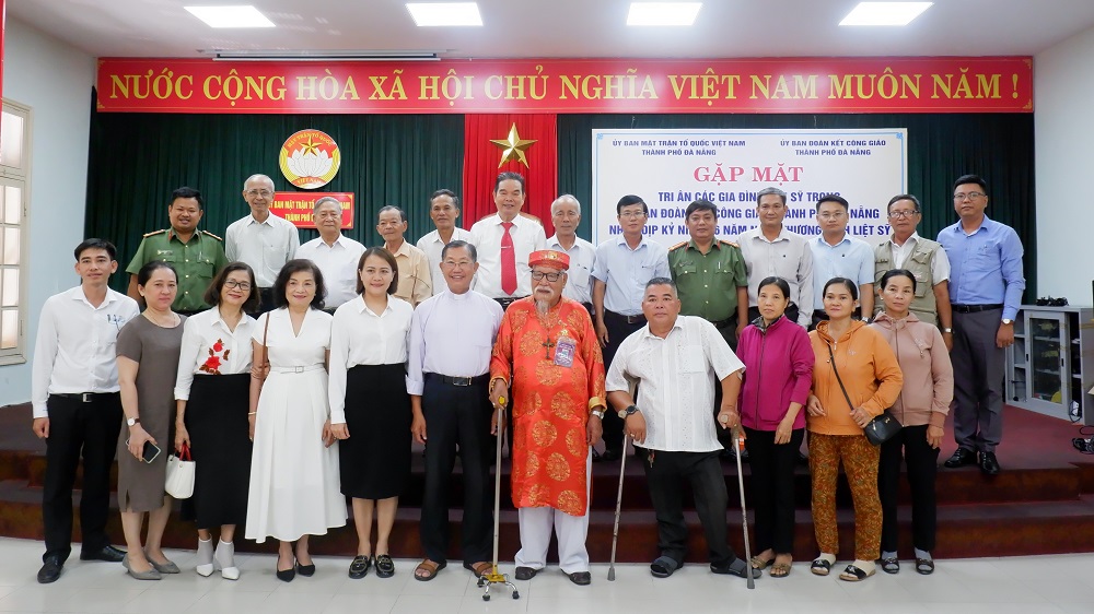 gap mat nhan 76 nam ngay 2707