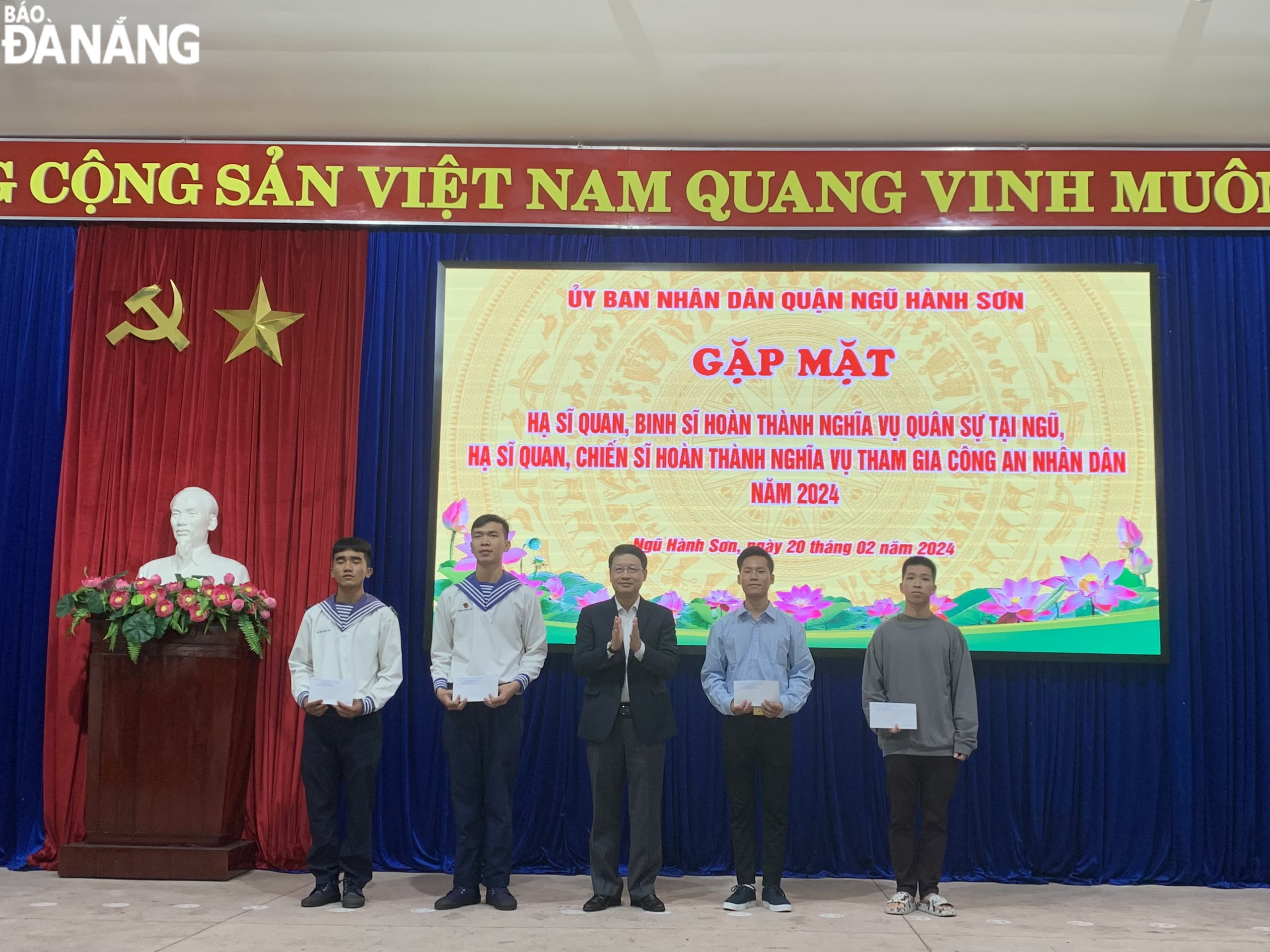gap mat quan nhan xuat ngu 4
