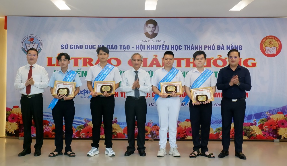 giai khuyen tai huynh thuc khang lan thu 25