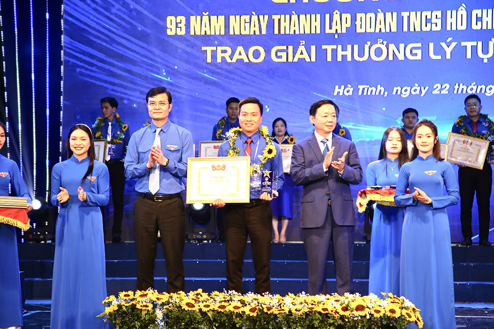 giai thuong ly tu trong 2