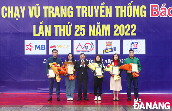 giai viet da chay vu trang truyen thong bao da nang lan thu 25 5