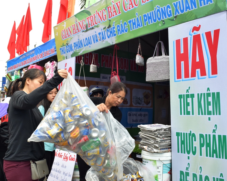 gian hang thu gom rac thai