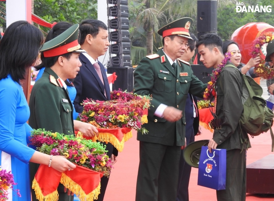 giao nhan quan 2023 2