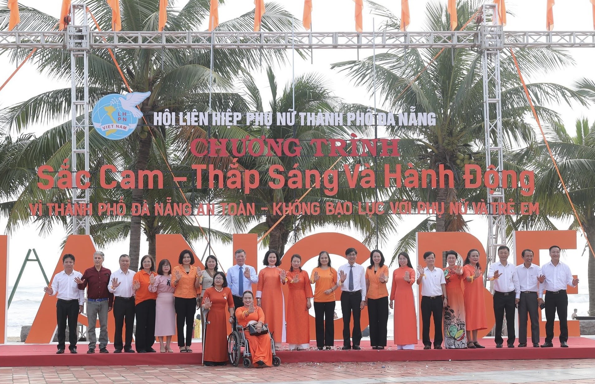 hanh song vi binh dang gio va phong ngua bao luc 141124 1